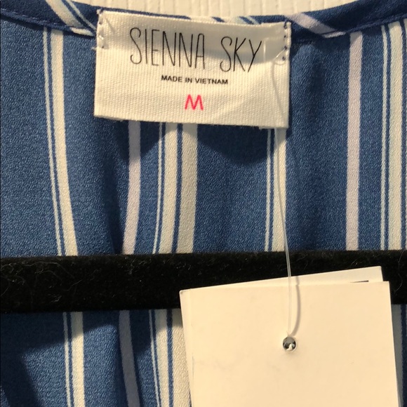 Brand new blouse - Picture 3 of 3